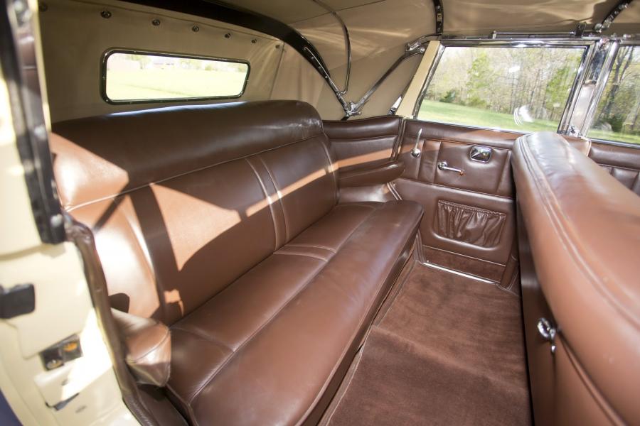 Интерьер Auburn 852 Dual Ratio Phaeton 1936 года  (фото 7 из 10)